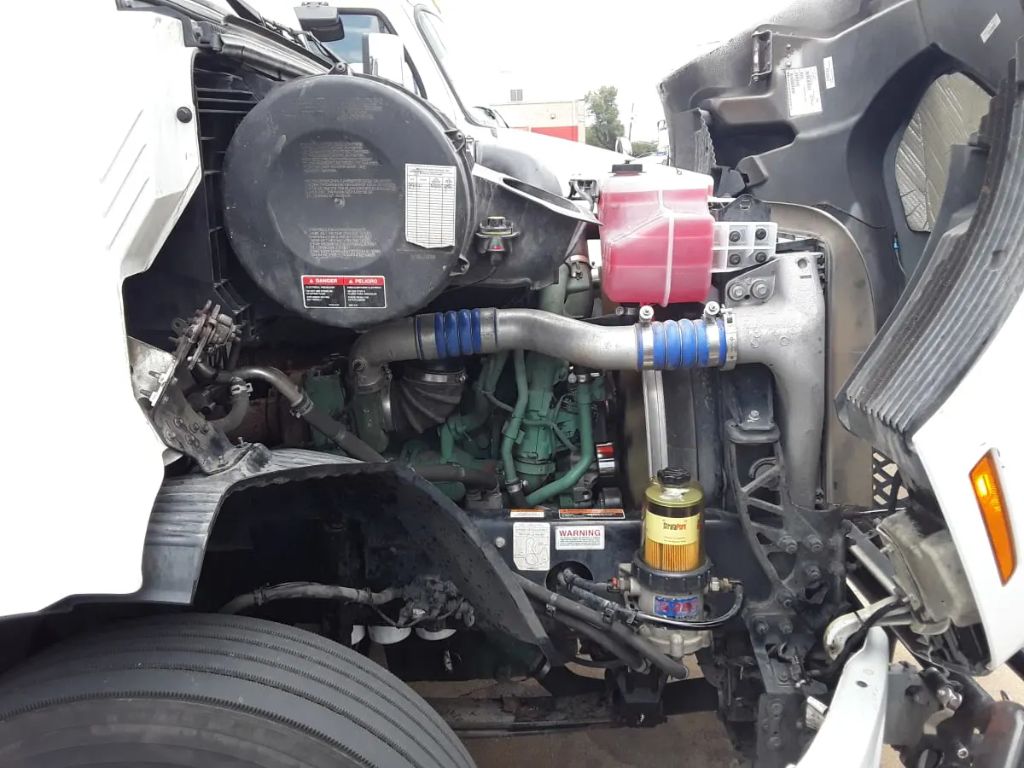 2020 Volvo VNR - Photo 8