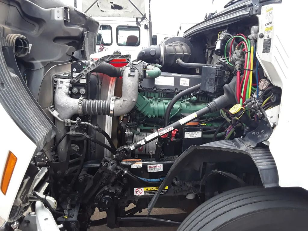 2020 Volvo VNR - Photo 7